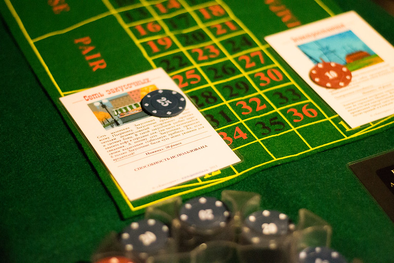 Ведущий развлекает гостей на корпоративе в Tel Aviv (Israel)